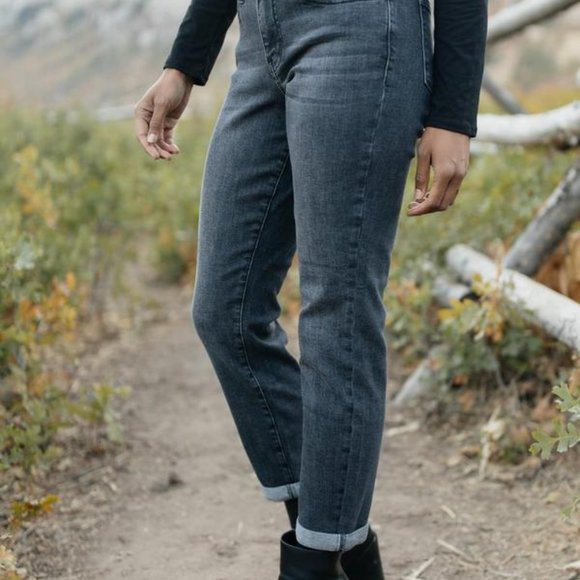 Fall Days Girlfriend Jeans - Picture 4 of 4